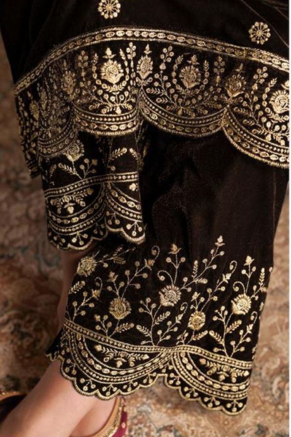 Mumtaz Arts Aanchal Pure Velvet Heavy Embroidered Winter Suit 12002