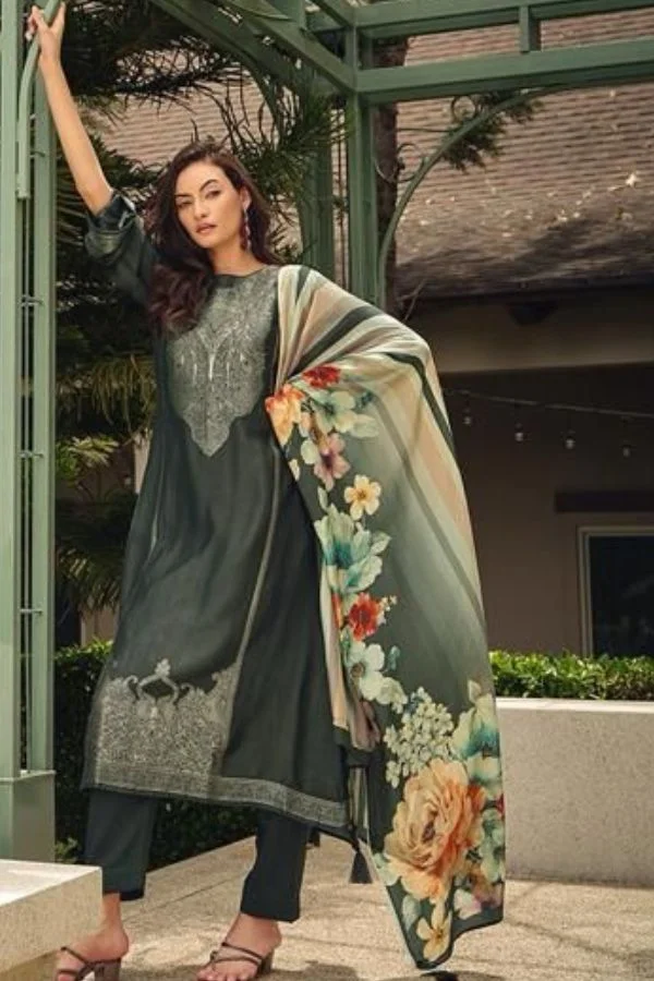 Aiqa Shabnami Unstitched Winter Collection Suit 04