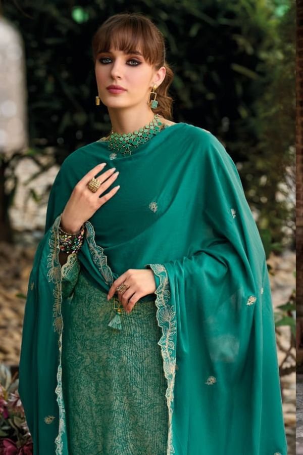 Kilory Trends Thread Story Pure Lawn Cotton Ladies Suit 2422