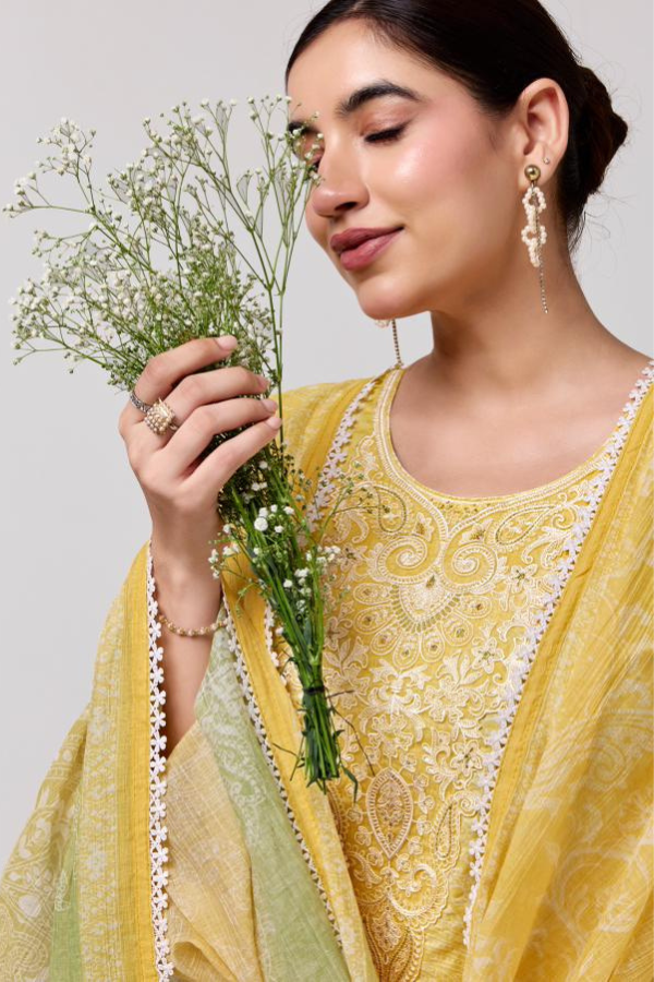 Avon Trendz Satori Superior Lawn Cotton Ladies Suit 101