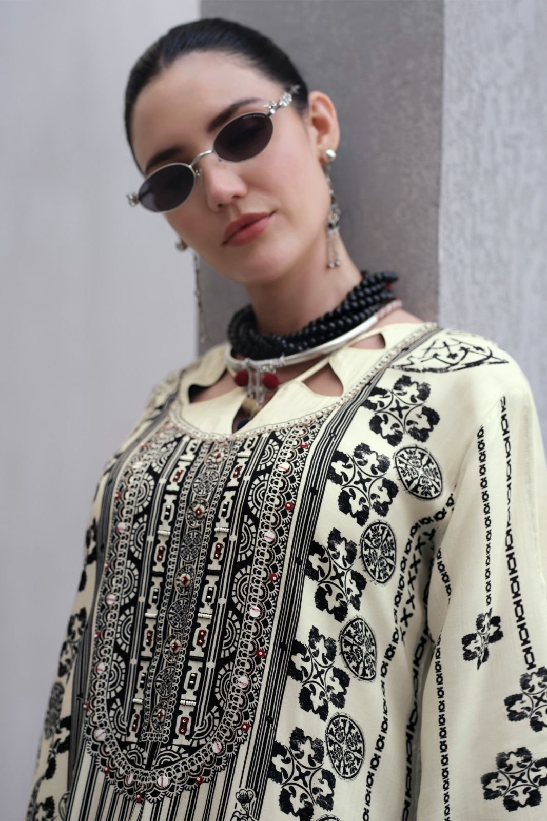 Sanaz Noor E Siyah Muslin Ladies Salwar Suit 1801