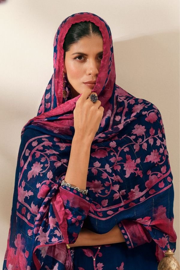 Reyna Fabrics Floral Craft Bemberg Supersilk Suits 10609 Reyna Fabrics Floral Craft Bemberg Supersilk Suit 10609